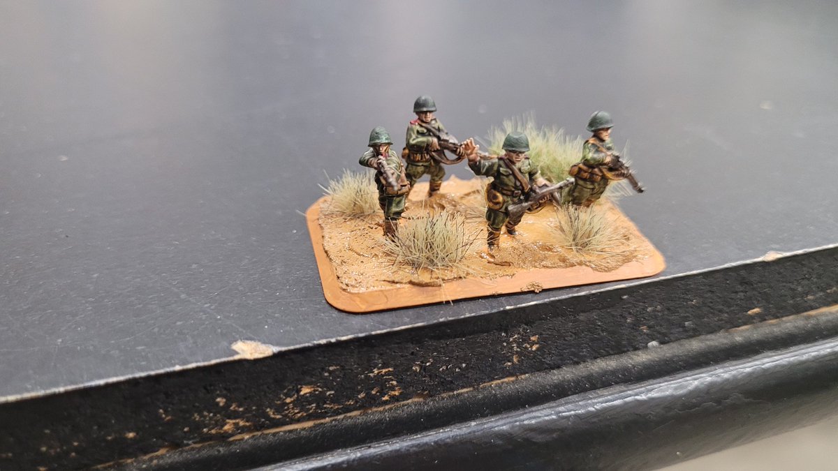 DistractedElf tweet media