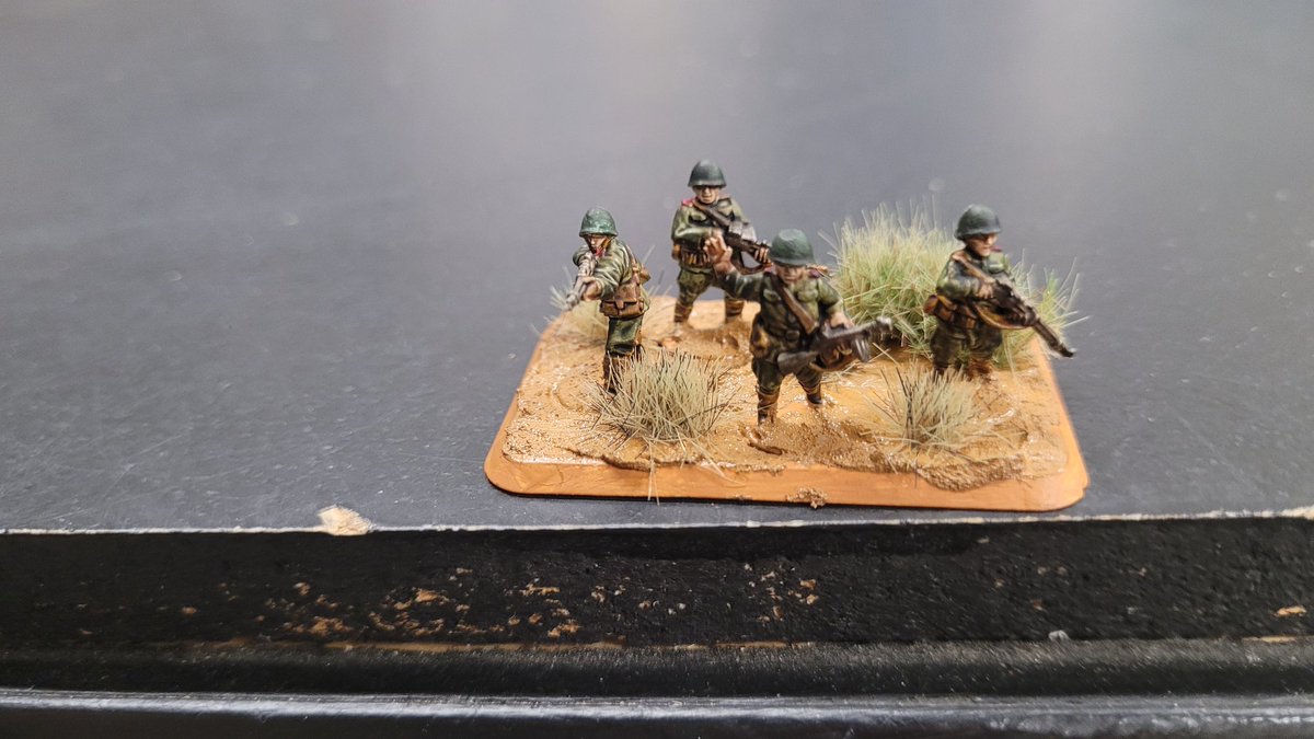 Some teeny tiny Russians i painted for Flames of War! My colorblind ass thinks the dirt might be a little too orange.