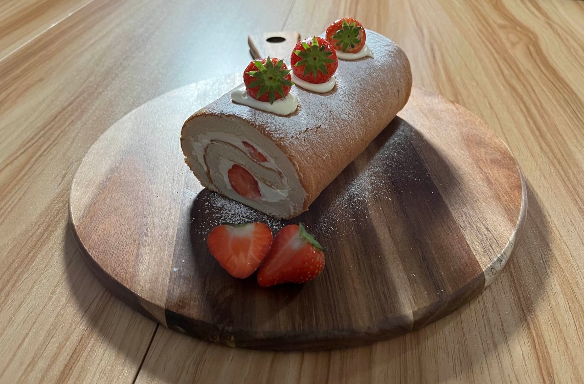 xsaiiren's tweet image. look at dis cake i made 😊❤️