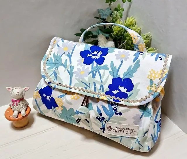 treehouse_2007's tweet image. 今日は寒くなりそう(⁠ ⁠･ั⁠﹏⁠･ั⁠)
寒いの苦手なので、色々捗らないなぁ💦
さっさと準備して行ってきま～す！
#いってきます
#おはよう
【受注制作】おむつポーチ☆ボタニカルフラワー ブルー☆TREEHOUSE #minne 
minne.com/items/31451725