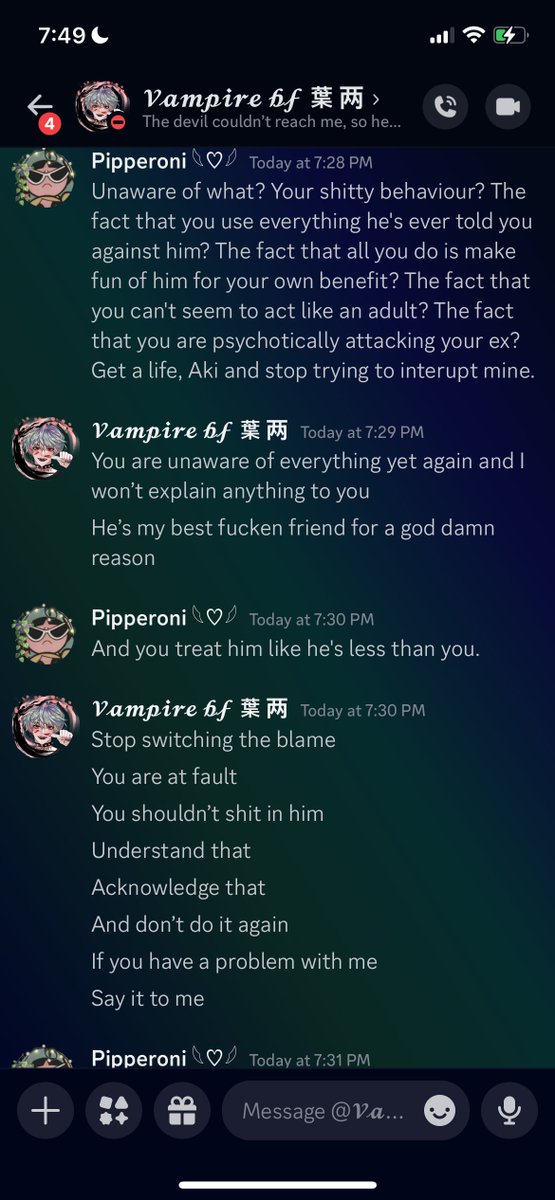 PippersVT's tweet image. Hi- I'm the one he stalked :)

1: watching my vod after being banned

2/3: messages from when i blocked him; sending me weird shit about our friend WHILE i was streaming. I cant share the full convo, because i do not wanna drag my friend into it
