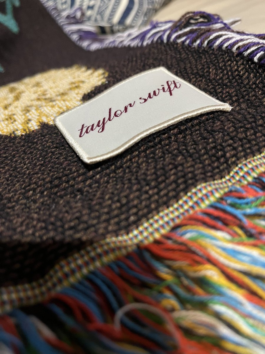 therepgirly's tweet image. WAIT HELP IS ANYONE ELSE’S PATCH COMING OFF???? HOW DO I FIX IT