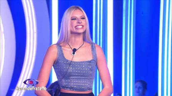 LoveTrashTV_'s tweet image. Giulia: nomino Omer, è arrogante non mi piace il suo modo di fare, grida sempre sopra tutti quando si arrabbia

#grandefratello #jonita #blondies