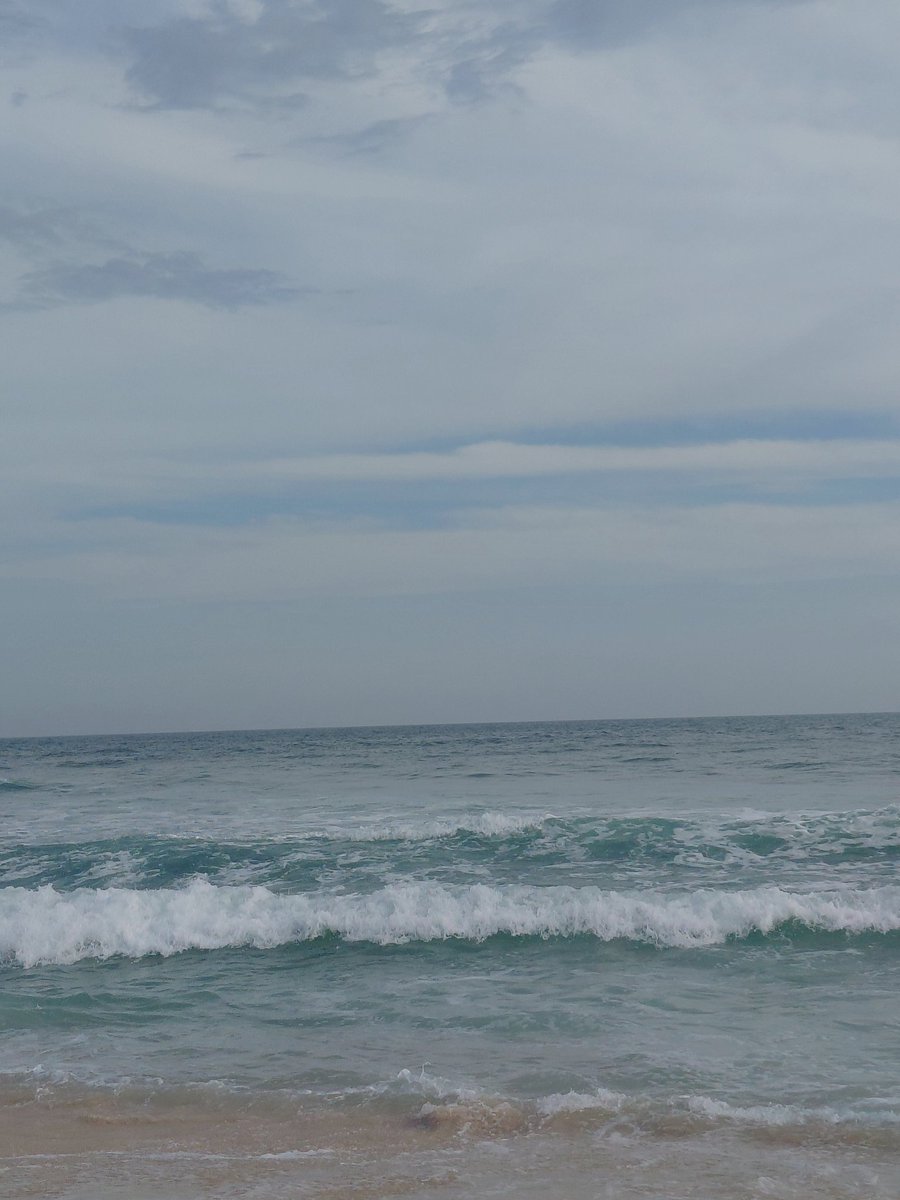 danhylt's tweet image. eh doido pensar que conheci o mar pq fui num show da dua lipa...