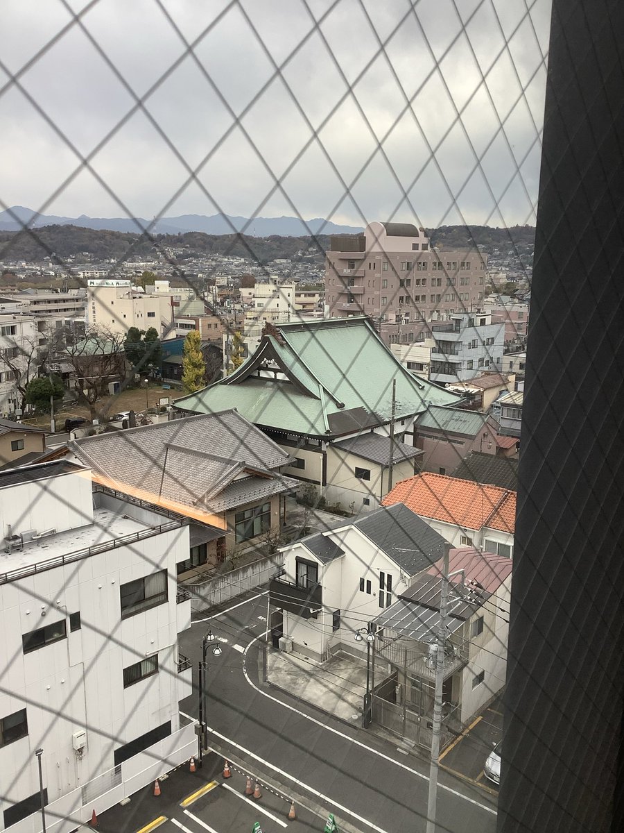 zenkou_abe's tweet photo. 群馬高崎のお寺で一昨日から晋山式新住職披露。銀行員の息子がなぜか出家して駒大仏教学の寮に来て、ご本山で4年修行して、立派なお寺の立派な住職さんになった。事前に諸々書き物させてもらって、本番のお役目は何かと免除の観光気分で楽しかった。 https://t.co/ZYFFNIUVjz