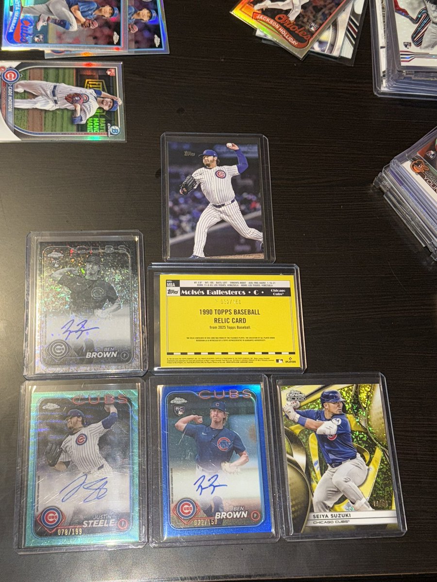 KaseysCards's tweet image. Any Cubs fans want to take this lot for $120?

True photo, black/white mini diamond rookie auto, /150 rookie patch, sandberg patch card?

🤷‍♀️