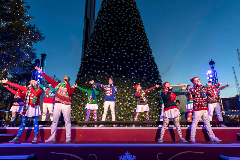 This holiday season, take a break from all the shopping and decorating madness and have some fun. Treat your family to an evening at Carowinds WinterFest. brnw.ch/21wXN3t #DiscoverSC