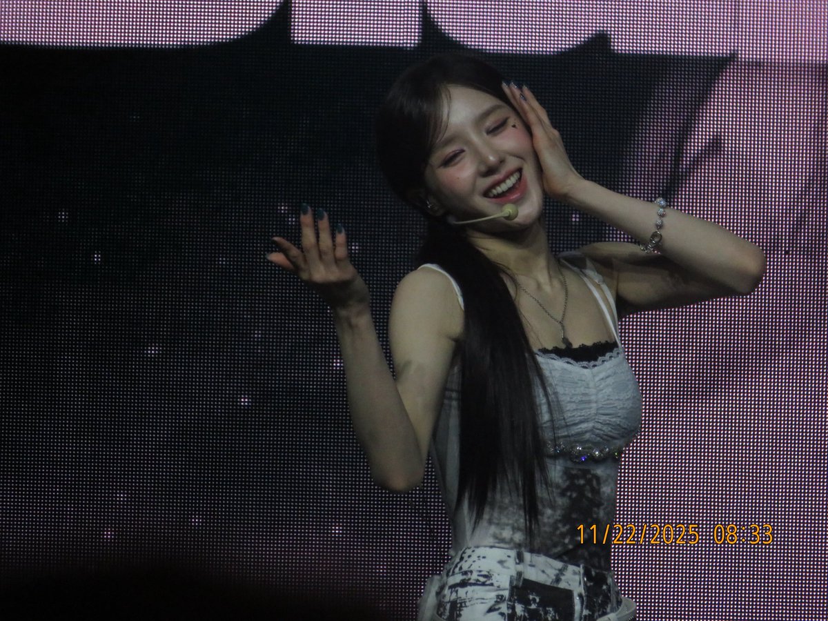 avilu_nyang's tweet image. silly heejin #ARTMS_in_Denver #ARTMS #Grand_Club_Icarus