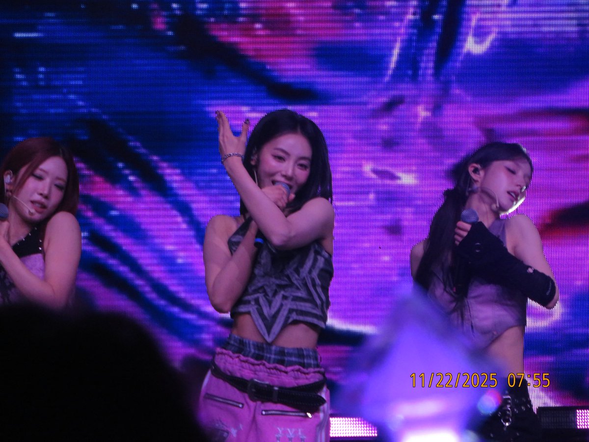 avilu_nyang's tweet image. jinsoul &amp;amp; heejin ♡ #ARTMS_in_Denver #ARTMS #Grand_Club_Icarus