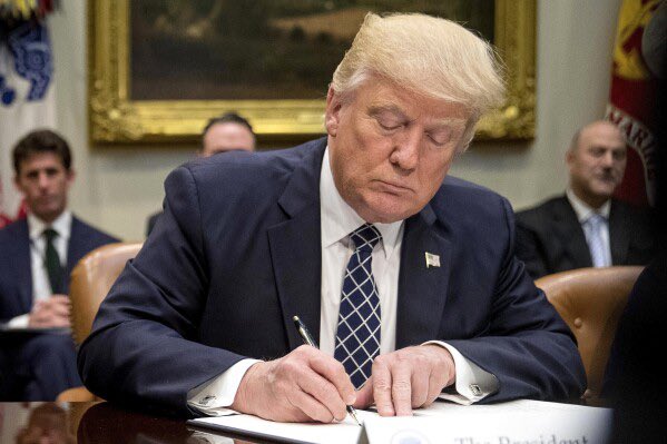 🚨BREAKING: President Trump signed an executive order to accelerate AI-driven innovation!