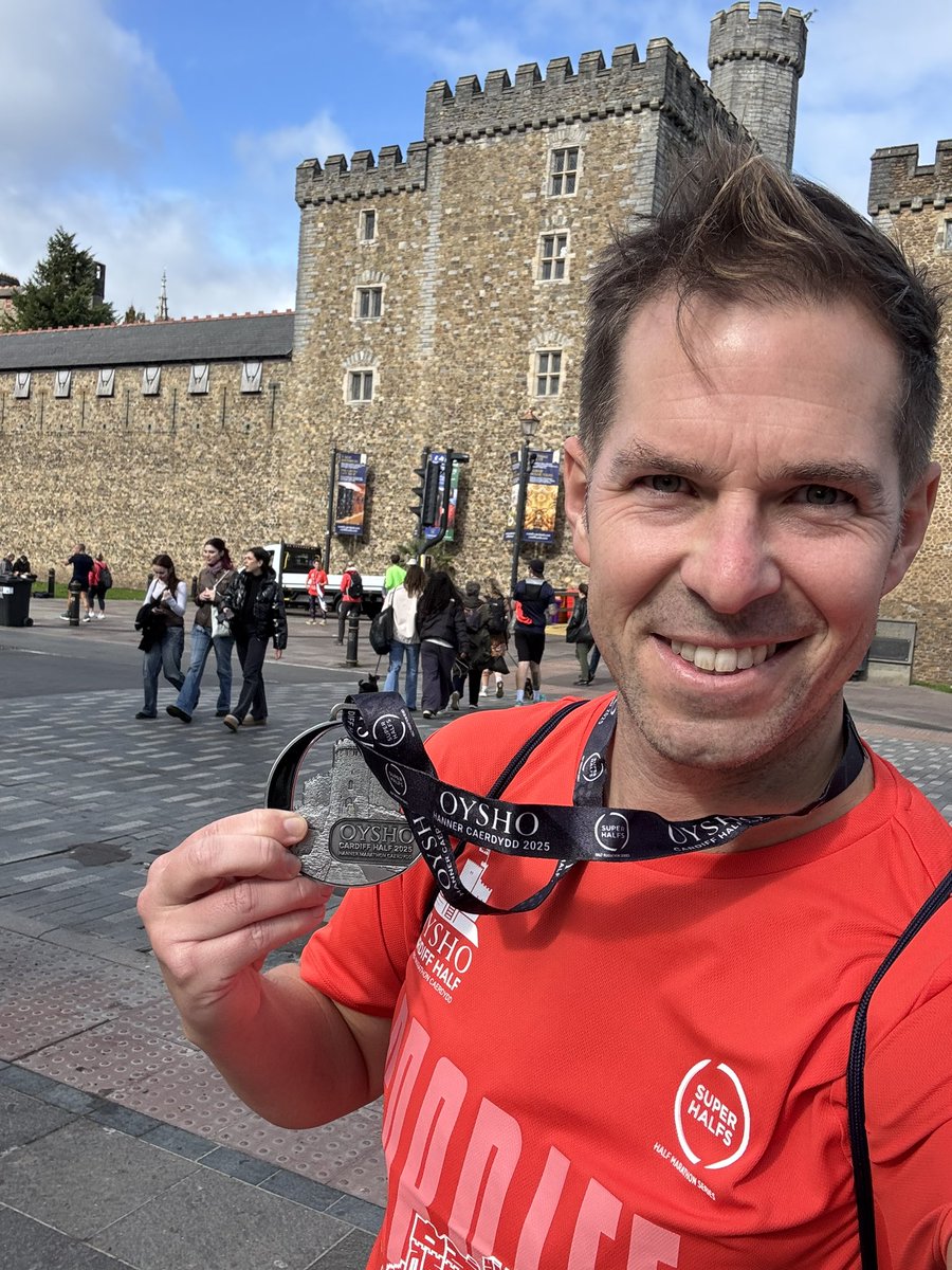 runner_dan17's tweet photo. Broke my 2018 half marathon PB of 01:35:31 by running the @CardiffHalf in 01:32:13 - donβt think Iβd ever manage that and little did I realise I would beat this time a few weeks later!! #running #runningworld #runner #goals #workout #fitness https://t.co/qG020p4huV