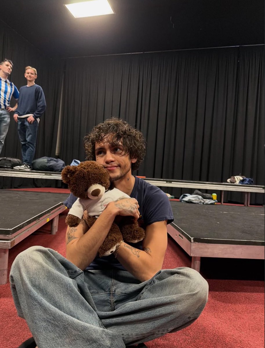 fikeupdates's tweet image. 😭😭😭