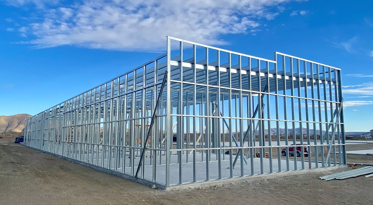 ForgeBuildingC1's tweet image. Forging ahead in Bellevue, ID! This multi-phase development features climate-controlled storage condos, 2 retail flex spaces, and a fully furnished clubhouse designed for premium convenience. Phase One is now underway with four buildings totaling 56,312 sf and 51 units.