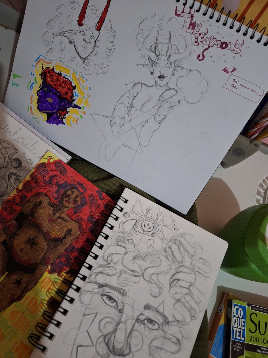 bu_ubsl's tweet image. onde eu desenho, meus desenhos e livros que estou lendo!!! #arte #art #artmoots
