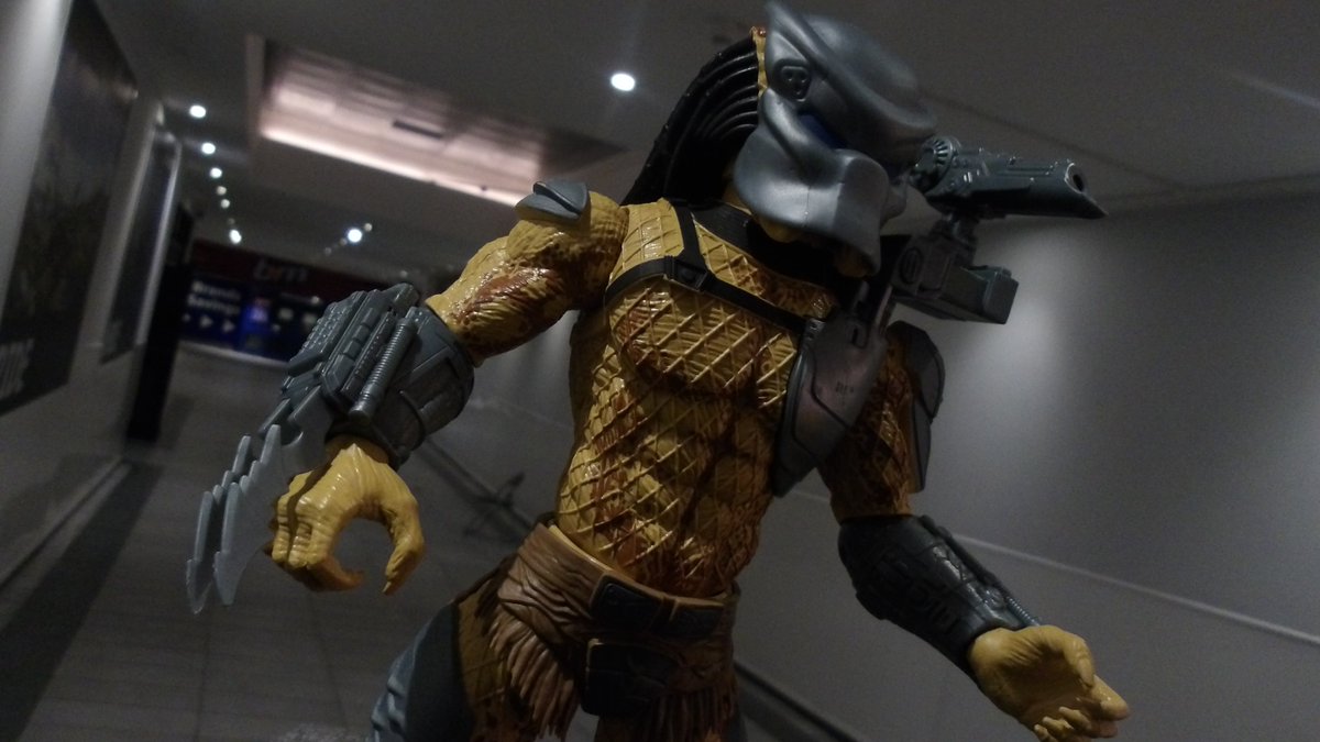 SuperL47072's tweet image. Hunting in the concrete jungle. He&apos;s in town with a few days to kill.

Action figure photography by me.

#predator #actionfigurephotography #toyphotography