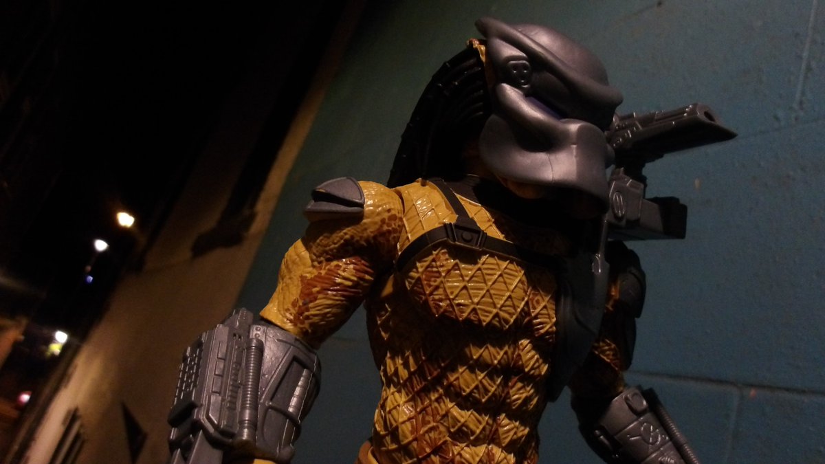 SuperL47072's tweet image. Hunting in the concrete jungle. He&apos;s in town with a few days to kill.

Action figure photography by me.

#predator #actionfigurephotography #toyphotography