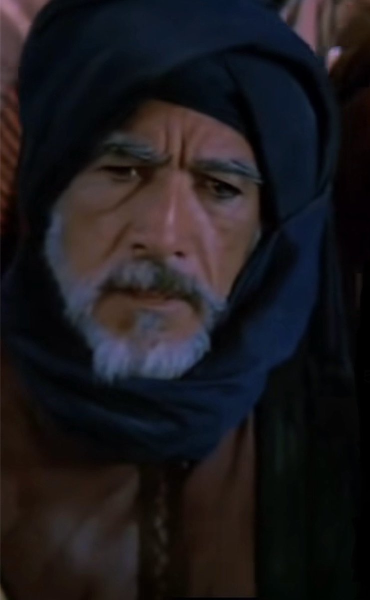 mmtblgzdmr's tweet image. Günaydın  arkadaşlar..
🙋🏻‍♂️☕️
Bildiğiniz üzere “Çağrı” filminde 
Anthony Quinn Hz.Hamza rolünü 
oynamıştı.
Olur da bir gün hak vaki eder de 
dünyanızı değiştirirseniz, 
sakın ola kendisiyle karşılaşıp 
heyecandan elini eteğini öpüp bu 
dünyadaki kazanımlarınızı yok 
etmeyesiniz..