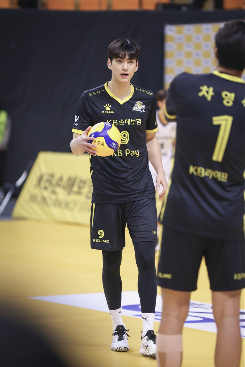 귀한 직관이라 이성을 잃고 찍어댐…🫩