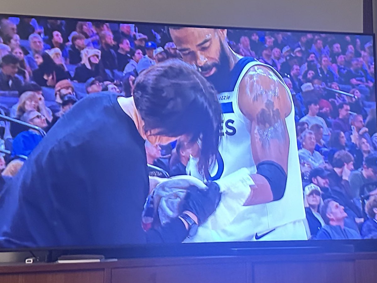 maplewedgie's tweet image. timeout so long good guy Mike Conley had time to donate blood