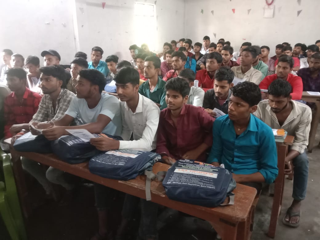 scellgecwc's tweet image. Startup Orientation Program successfully held at Krishna Pvt. ITI, Bettiah!
Great insights delivered on #StartupBihar and entrepreneurial idea development by Startup Coordinator Yashraj Kumar.
Supported by Facility In-charge Om Prakash Ram (SCELL GECWC). #Innovation  #SCELLgecwc