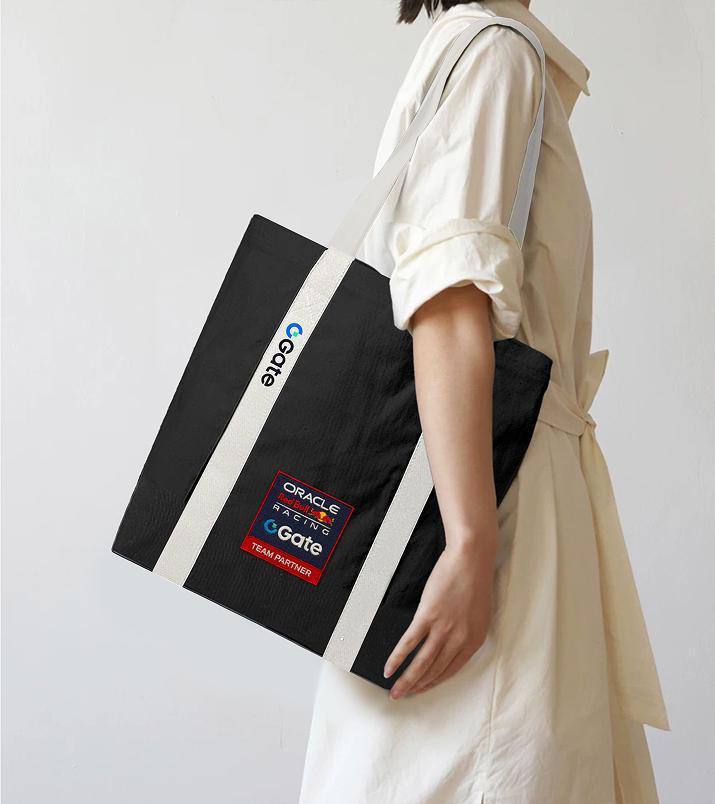 DRbitcoin36's tweet image. Gate 的兄弟 @Gate_luqingxiao 送了比特欧一些周边，但比特欧是海外地址，拿不到这些礼物。就决定抽出去，送给喜欢交易所周边的兄弟们吧！

周边是他们和红牛合作的双肩包 / 托特包。如果你是时常需要带着电脑 / 平板到处跑的币圈牛马，这套周边很适合你。名额有 5 位，2 份双肩包 + 3 份托特包。…