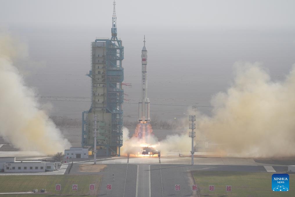 China launched the Shenzhou-22 spaceship from the Jiuquan Satellite Launch Center in northwest China on Tuesday, marking the first emergency launch mission in the country's manned space program.
The spaceship has separated from the rocket and entered its designated orbit. The