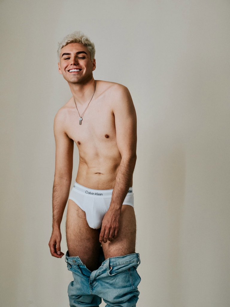 Alex_Zamora_'s tweet photo. When Did You Get Hot? https://t.co/ll1jLy50PD