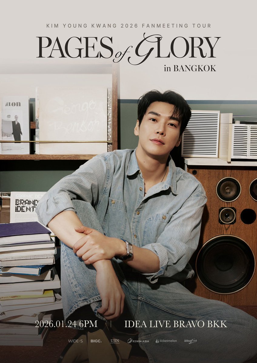 r2winasia's tweet image. KIM YOUNG KWANG 2026 Fanmeeting Tour [Pages of Glory] in BANGKOK

Official Poster ถูกปล่อยออกมาแล้ว!
บอกเลยว่าภาพคลีนไวบ์แบบ cinematic สุดๆ
ที่เน้นความหล่อจนใจละลาย มองยังไงก็ฟิน😍🔥

และที่พิเศษกว่านั้น
✨ ผังที่นั่ง &amp;amp; Fan Benefits ปล่อยออกมาพร้อมกัน แบบจัดเต็ม ✨…