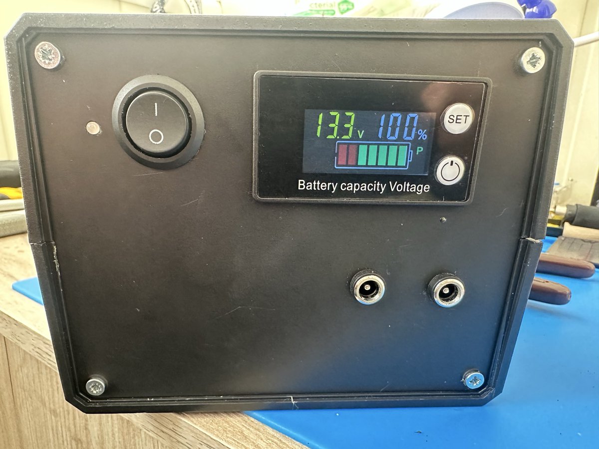 sshmyg's tweet image. Декілька років тому намагався знайти хороший ups для роутера, onu терміналу, та однопалатного сервера. Все було дорогим і тримало не досить довго. Тому вирішив розібратись в темі і ось що вийшло 😉
Кого цікавлять деталі, запитуйте 😊
#router #onu