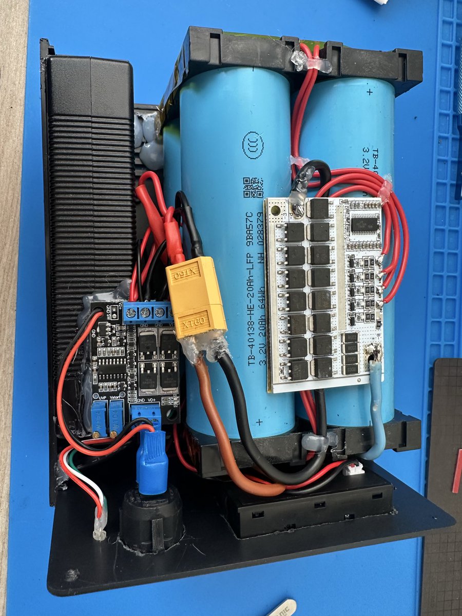 sshmyg's tweet image. Декілька років тому намагався знайти хороший ups для роутера, onu терміналу, та однопалатного сервера. Все було дорогим і тримало не досить довго. Тому вирішив розібратись в темі і ось що вийшло 😉
Кого цікавлять деталі, запитуйте 😊
#router #onu