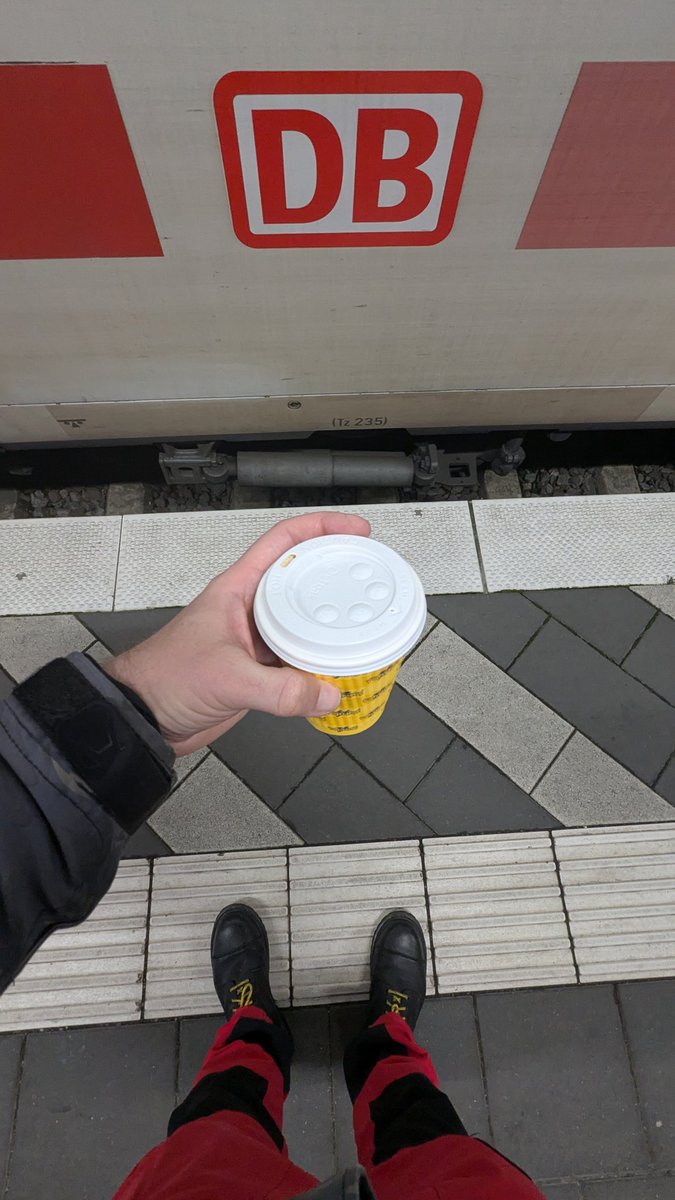 rubberduckweb's tweet image. freier Bahnhofskaffee