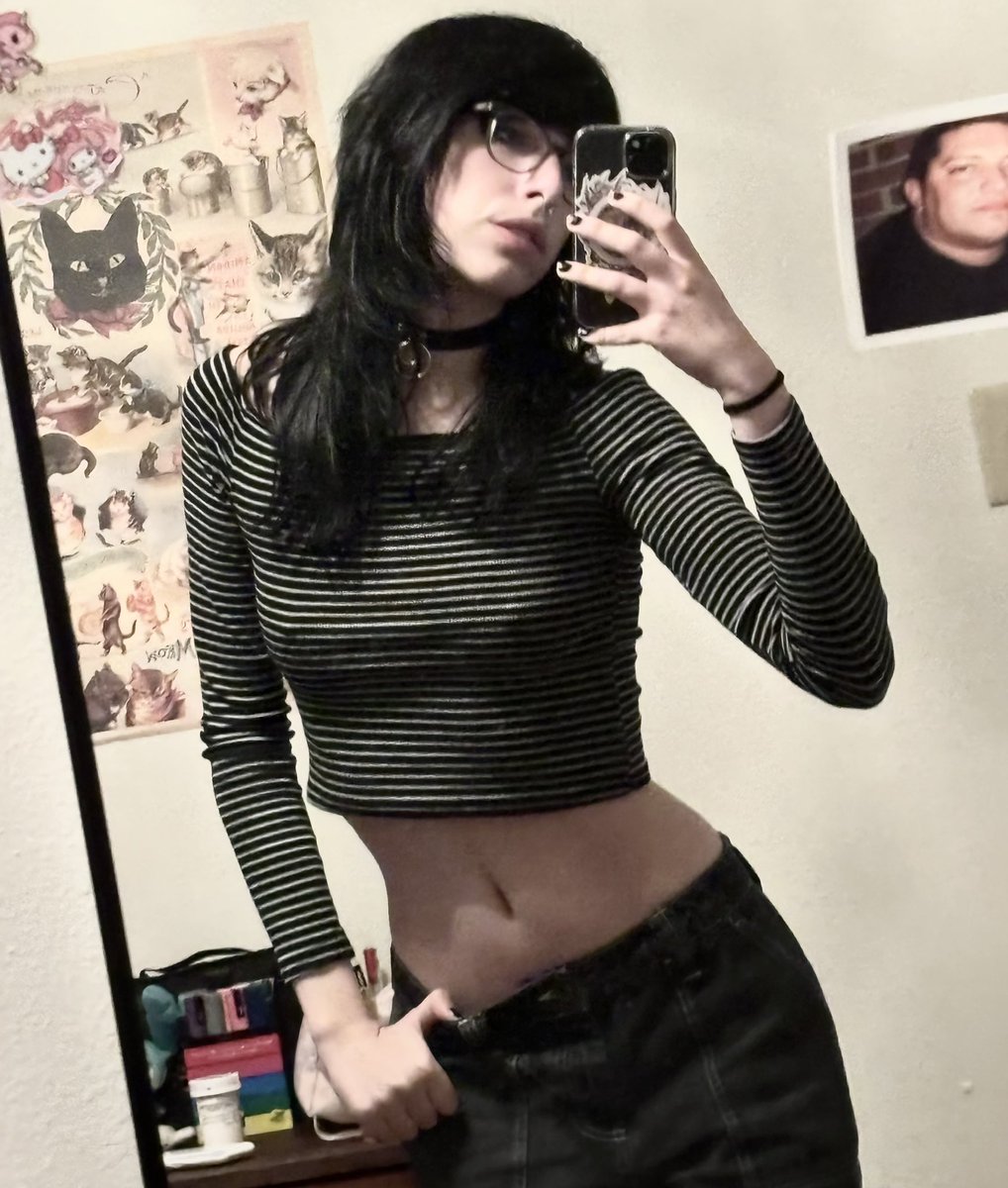 mothdevourer's tweet image. Body kinda tea or whatever the fuck I don’t know anymore