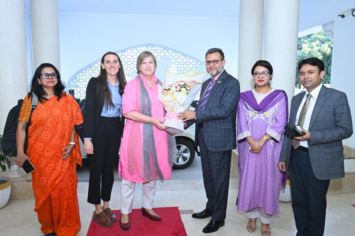 UNICEFBD's tweet image. This is a pivotal opportunity to build a justice system that protects every child, ensuring fairness, dignity and meaningful access to justice. UNICEF stands committed to support Bangladesh in advancing a system where every child is heard, safeguarded and given a fair chance. 💙