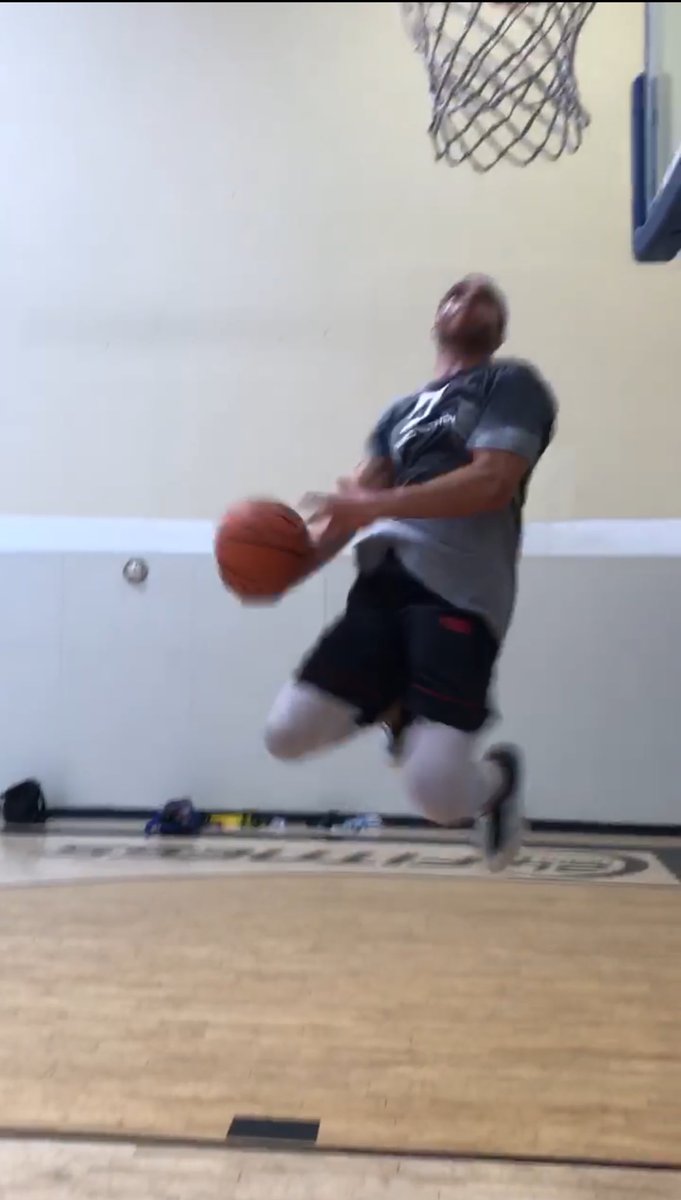 trentfitt's tweet image. Get up! #airTrent #dunkcontest #AirCanada #AirJordan #jumpman