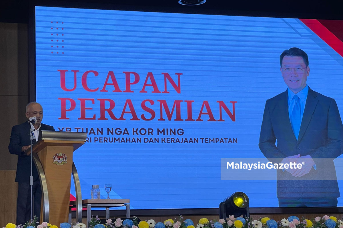 MalaysiaGazette's tweet image. Mulai tahun depan penyertaan  Solid Waste Management Intellectual Course atau SOSMIC (SOSMIC) menjadi syarat wajib bagi semua permohonan dan pembaharuan lesen perkhidmatan pengurusan sisa pepejal dan pembersihan awam, kata Menteri Perumahan dan Kerajaan Tempatan, Nga Kor Ming…