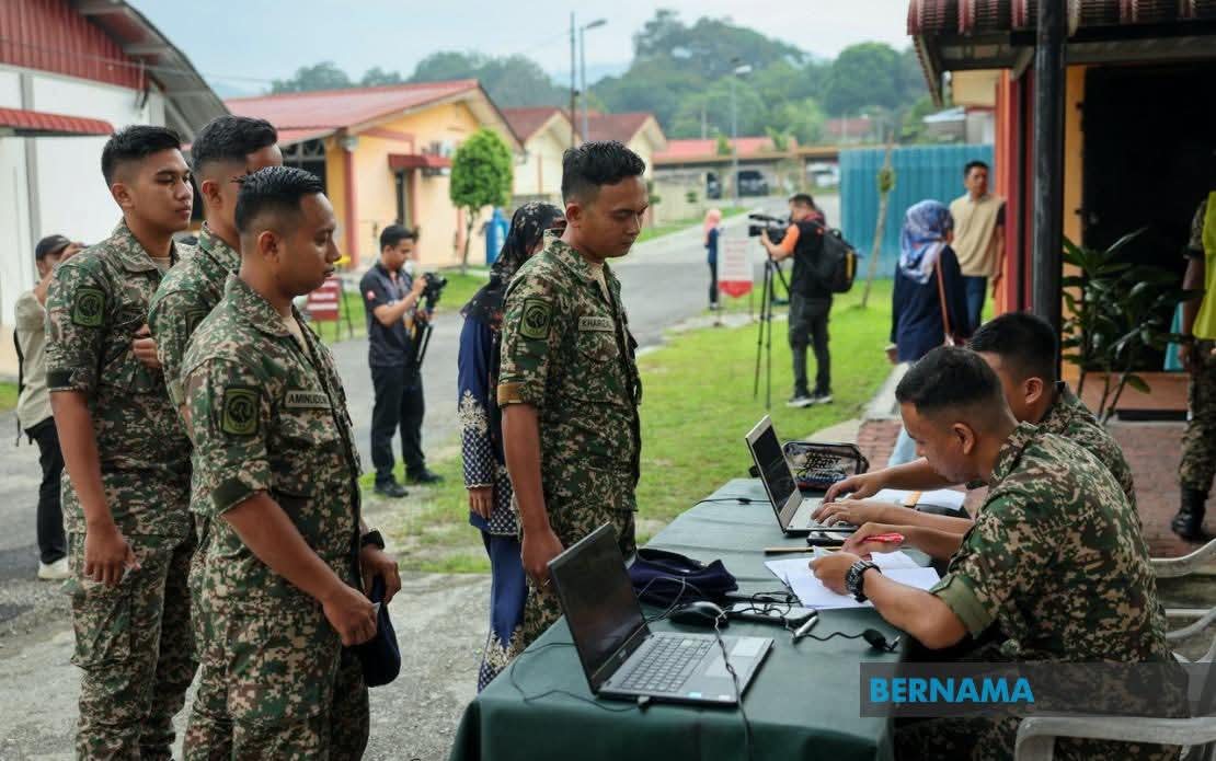 AkimZone's tweet photo. TERIMA KASIH KERANA MENGUNDI BARISAN NASIONAL
#BNSabah
#UndiCalonBN
#BarisanNasional
#RaduTatapRadu
#RaduSampaiMenang
#BetterNation
#PRN17Sabah
#DemiRakyatDemiSabah https://t.co/knI6h07MuA