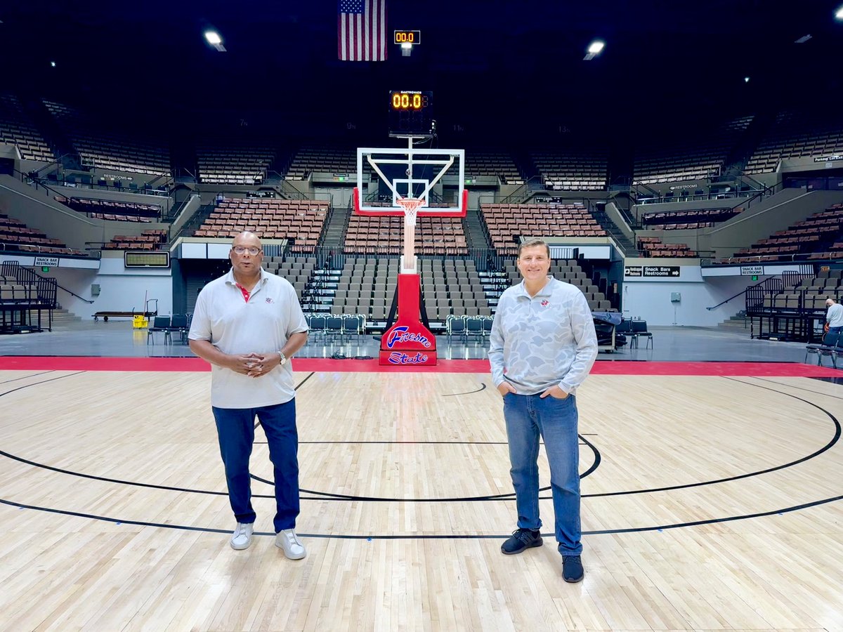 P356Loeffler's tweet image. Great to get back on the floor at Selland Arena w/@CoachMQJ! So many memories. Relive them with us, &amp;amp; make some new memories on Sunday, November 30th as @FresnoStateMBB 
returns to downtown Fresno for one day only against CSU Bakersfield. 🏀ticketmaster.com/the-return-to-…