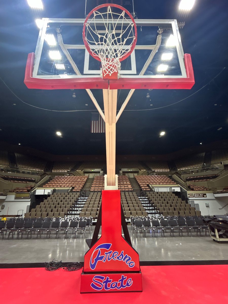 P356Loeffler's tweet image. Great to get back on the floor at Selland Arena w/@CoachMQJ! So many memories. Relive them with us, &amp;amp; make some new memories on Sunday, November 30th as @FresnoStateMBB 
returns to downtown Fresno for one day only against CSU Bakersfield. 🏀ticketmaster.com/the-return-to-…