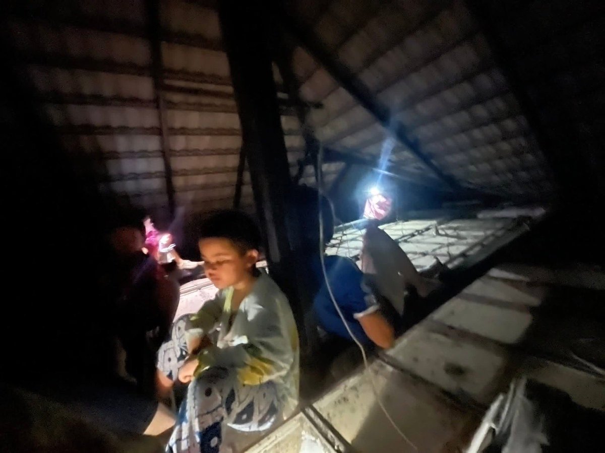 ตอนนี้เรือเล็กเข้าไม่ได้แล้วนะคะ น้ำเชี่ยวแรงมาก รบกวนแชร์ขอความช่วยเหลือให้หน่อยค่า
#น้ำท่วมหาดใหญ่ #น้ำท่วมภาคใต้