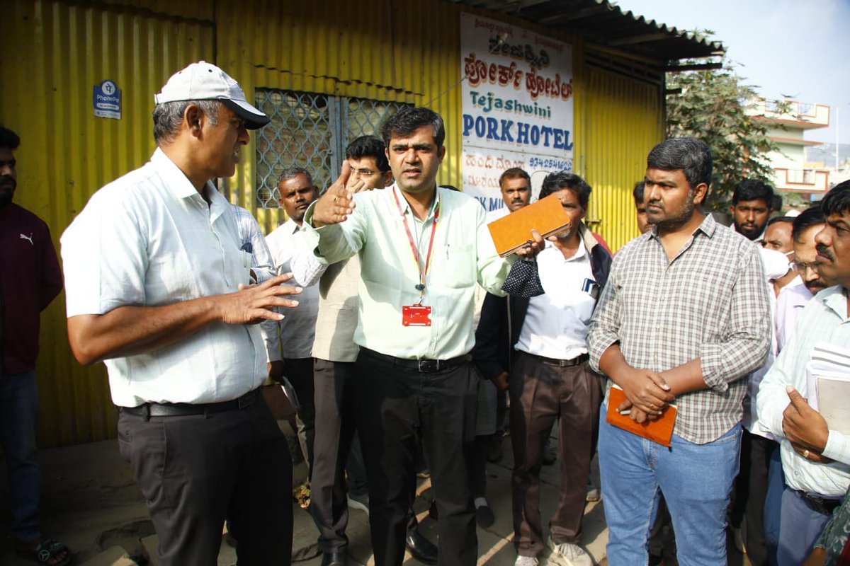 GBAChiefComm's tweet image. Today morning, inspected key infrastructure works across Hebbal, Nagavara, RMV and surrounding areas of North City Corporation. Instructions given to concerned officials.

✔ New Hebbal loop to be completed in 15 days
✔ Footpath repairs near Hebbal Lake
✔ Milling &amp;amp; asphalting…