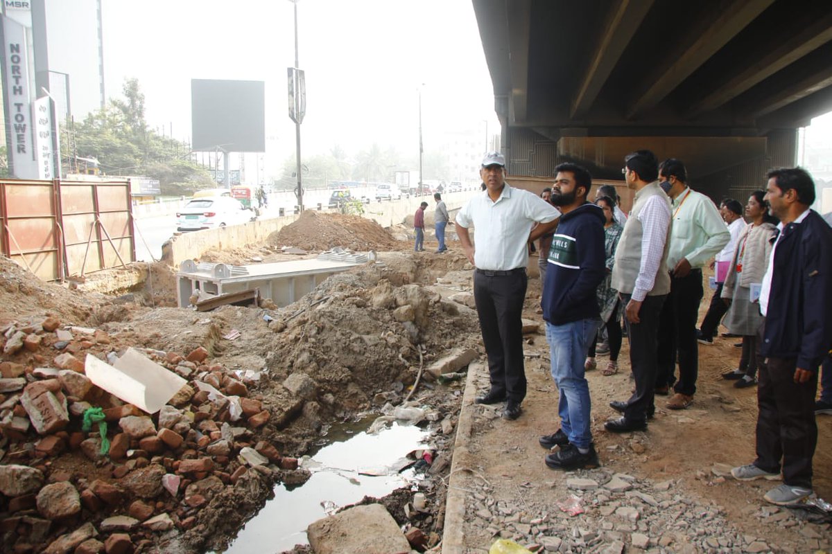 GBAChiefComm's tweet image. Today morning, inspected key infrastructure works across Hebbal, Nagavara, RMV and surrounding areas of North City Corporation. Instructions given to concerned officials.

✔ New Hebbal loop to be completed in 15 days
✔ Footpath repairs near Hebbal Lake
✔ Milling &amp;amp; asphalting…