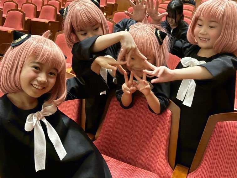 michiyomorita's tweet image. ミュージカルSPY×FAMILY博多座公演も後半へ。4人のアーニャたちも少年たちも元気に頑張っています。博多座は舞台と客席との距離が近く音響も良く売店も充実していて博多の美味しい物が沢山！大好きな劇場！