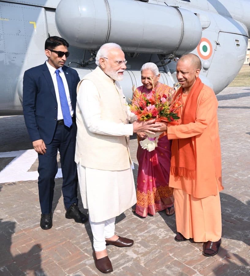 MYogiDevnath's tweet image. अयोध्या की पावन धरा पर प्रधानमंत्री श्री नरेंद्र मोदी जी का आवागमन पर पूज्य मुख्यमंत्री श्री योगी आदित्यनाथ जी महाराज ने हार्दिक अभिवादन किया।
जय श्री राम 🚩