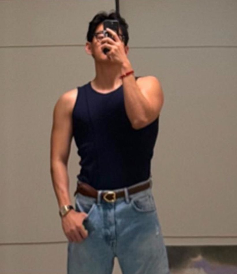 thvstarscandy's tweet photo. i think about this photo a lot https://t.co/NYlYxnS6Ch