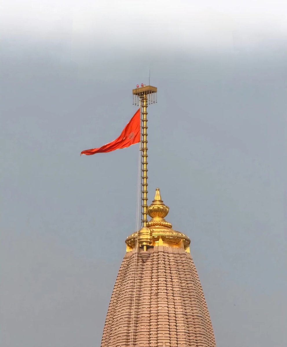 BJPNitinSharma's tweet photo. चढ़ मुगलों की छाती पर भगवा हमने लहराया है,
कब्र से उठकर देख ले बाबर, हमने मंदिर यहीं बनाया है। 

अयोध्या जी श्री राम मंदिर ध्वजारोहण पर सभी राम भक्तों को हार्दिक शुभकामनाएं। 

जय श्री राम। #RamMandir https://t.co/M0Qqmo4lUl