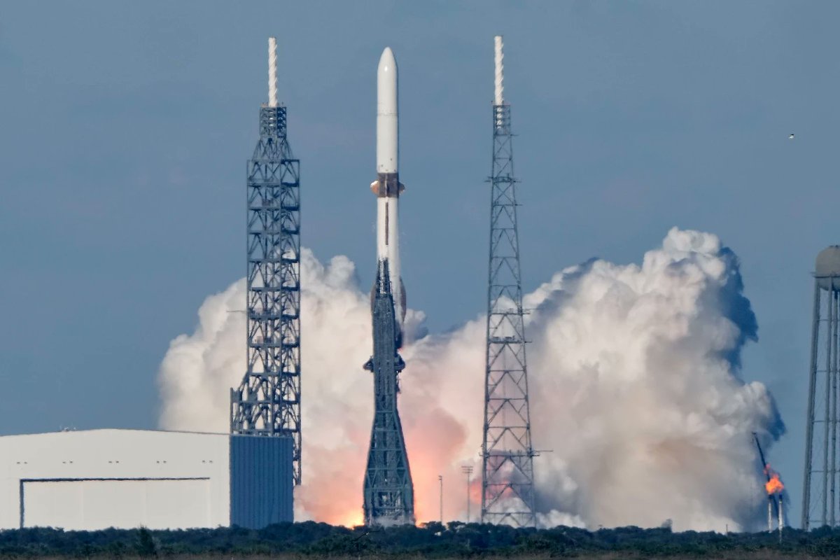 TechCryptors's tweet image. Jeff Bezos’ Blue Origin has hit a major milestone with the New Glenn rocket!

📞wa.me/918850528255
📩sales@techcryptors.services
🌐techcryptors.services

#BlueOrigin #NewGlenn #JeffBezos #SpaceLaunch  #RocketScience #ITServices #ITCompany #TCIS #TechCryptorsItServices