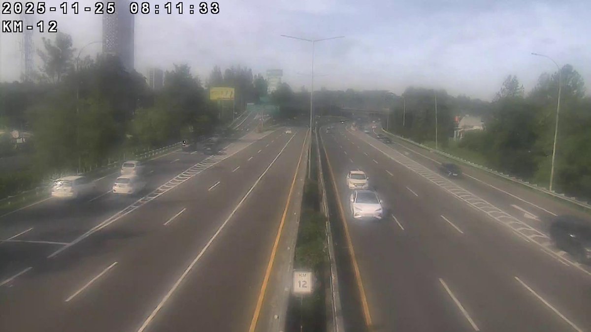 infotolbsd's tweet image. 08:11 WIB ruas tol Pondok Aren-Serpong lalin lancar di kedua arah cuaca cerah, tertib berkendara, patuhi rambu-rambu lalu lintas dan jaga jarak aman @TMCPoldaMetro @NusantaraInfra @RadioElshinta