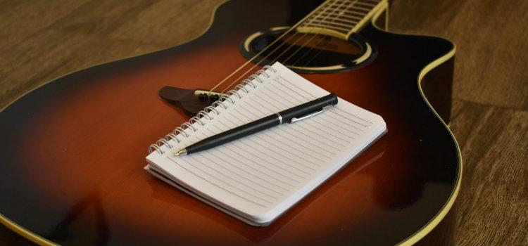 AudioFixApp's tweet image. 10 Songwriting Tips from the Pros: 
&quot;Forgetting ideas can be really frustrating, so it&apos;s important to make a note of your idea while it&apos;s fresh in your mind, even if it&apos;s just recorded quickly on your phone. - Conor Oberst dittomusic.com/blog/how-to-wr…