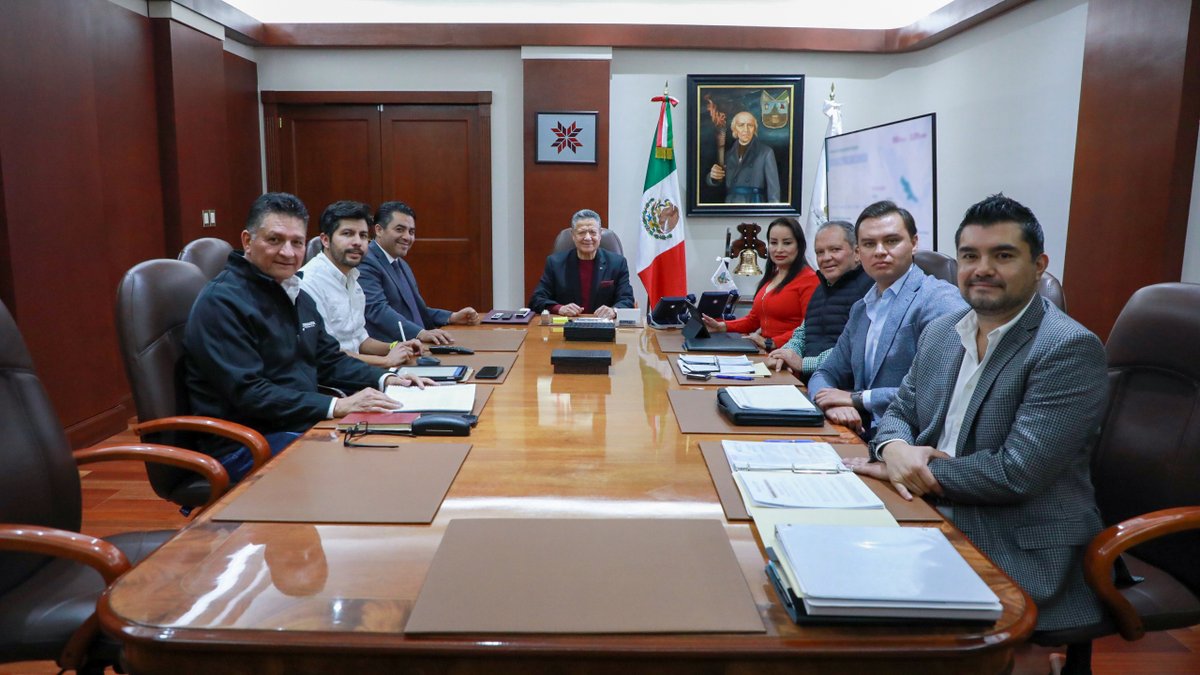 juliomenchaca_'s tweet image. Revisamos el Plan de Reconstrucción para responder a las necesidades de las familias y dar continuidad a las acciones que requieren las comunidades afectadas.

Este trabajo lo realizamos junto a @Efrainmoralesl, Director General de la @conagua_mx; Julio Adrián Alafita Manzanares,…