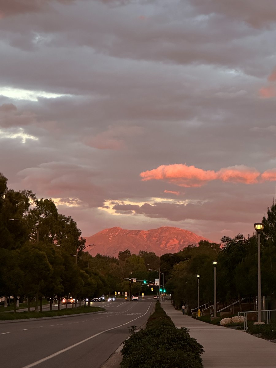 fqbsd19_u's tweet image. Although I can see this beautiful sight today, it&apos;s a pity I&apos;m all alone. I wonder if you&apos;re in the same boat as me #night #sunset #fireclouds